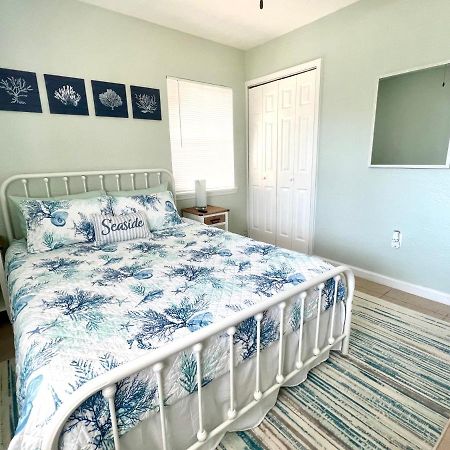 Beach Bungalow In Downtown Cocoa Beach Villa Exterior photo