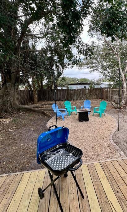 Beach Bungalow In Downtown Cocoa Beach Villa Exterior photo