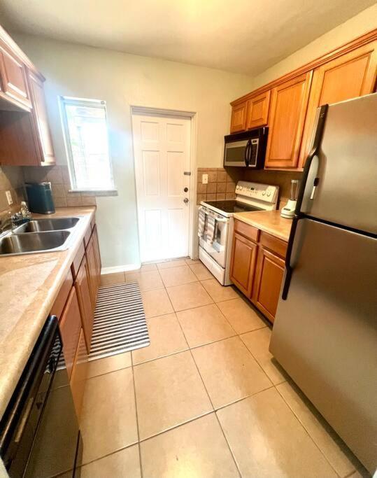 Beach Bungalow In Downtown Cocoa Beach Villa Exterior photo