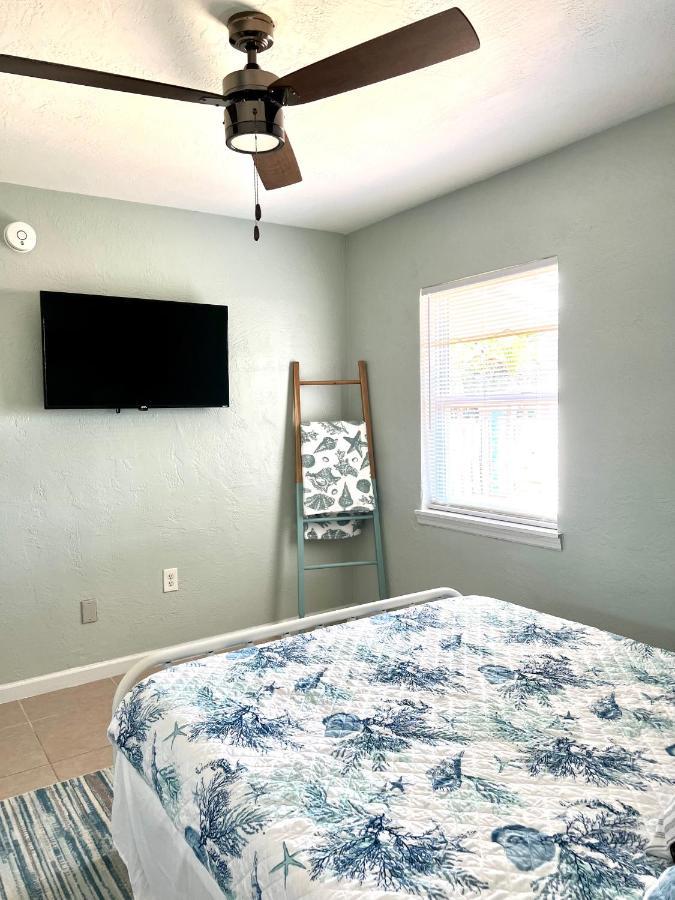 Beach Bungalow In Downtown Cocoa Beach Villa Exterior photo